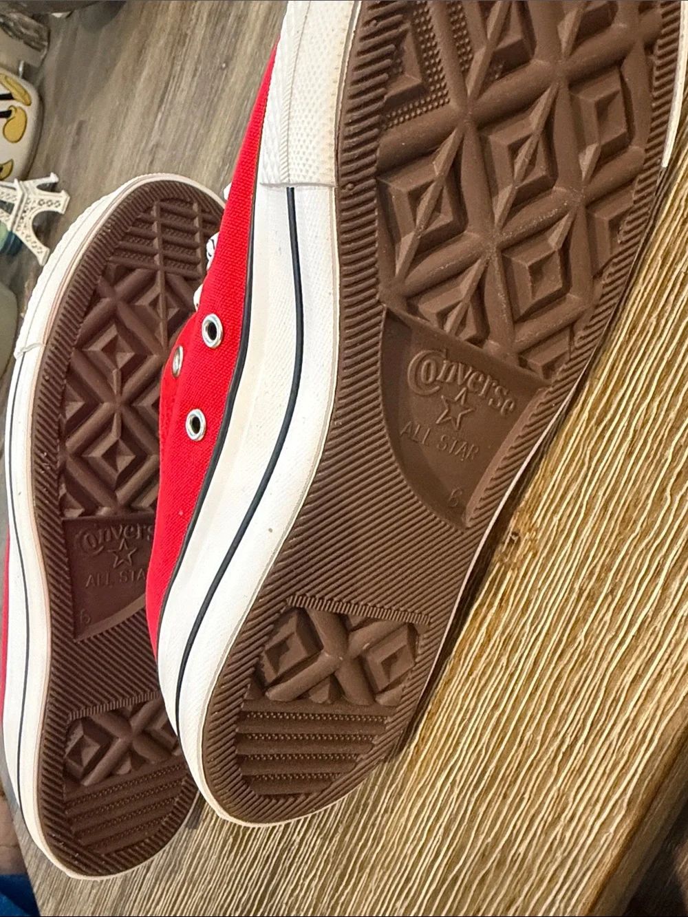 Converse bright red